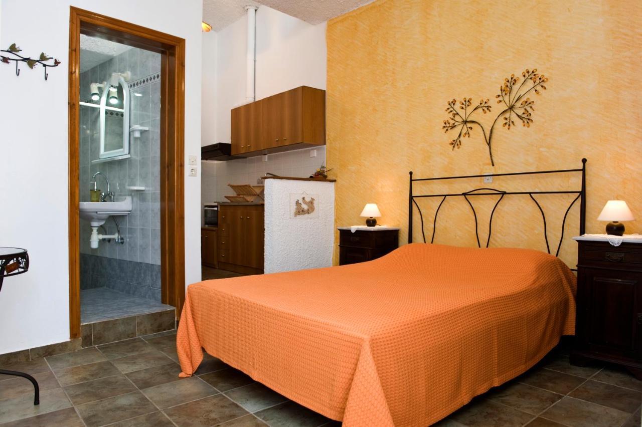 Pepi'S Rooms Triovasalos Bagian luar foto