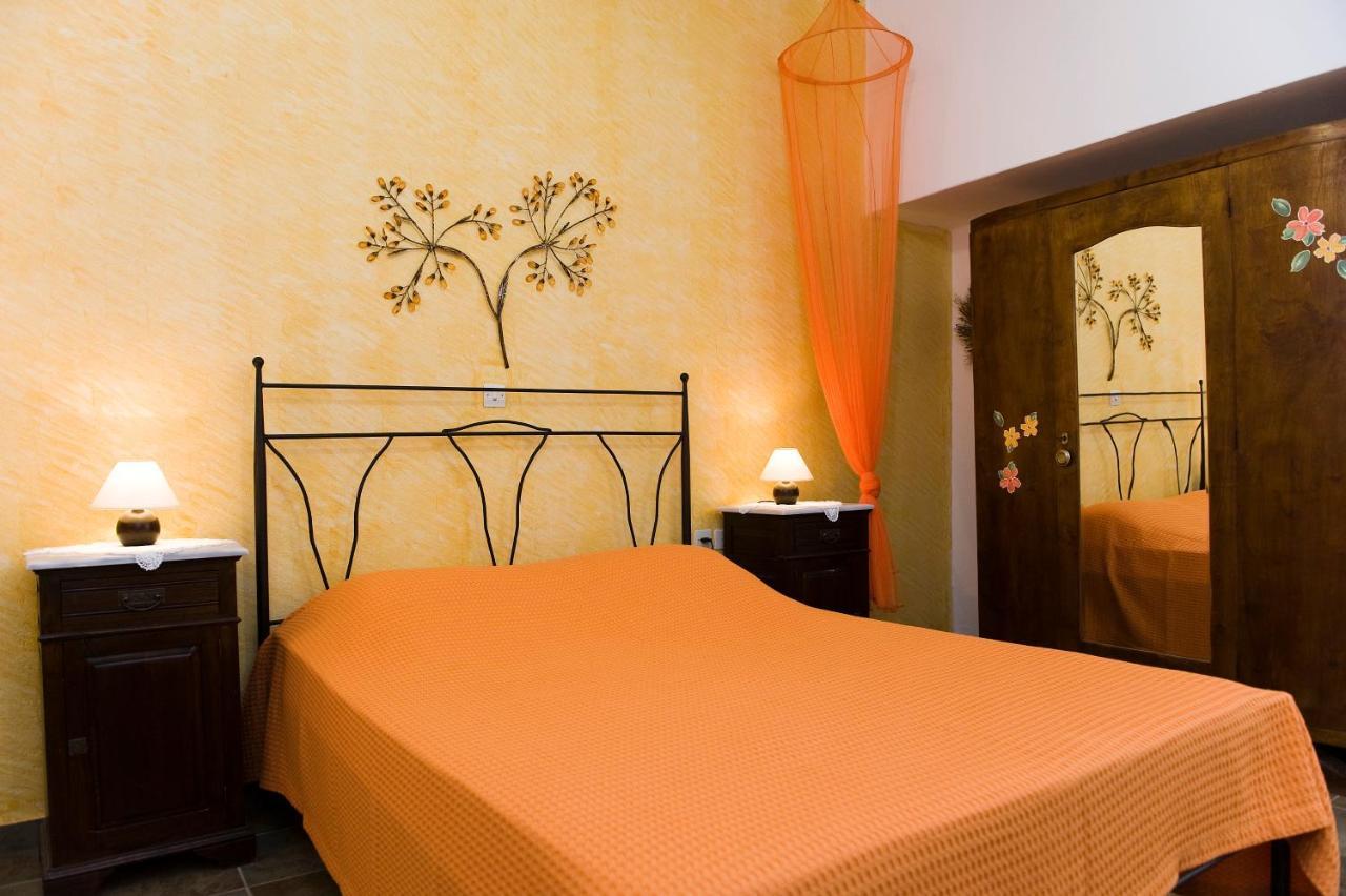 Pepi'S Rooms Triovasalos Bagian luar foto